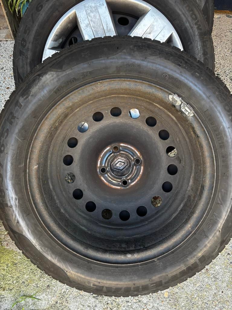 Gebruikte winterbanden met stalen velgen 15 inch, Ophalen of Verzenden, Gebruikt
