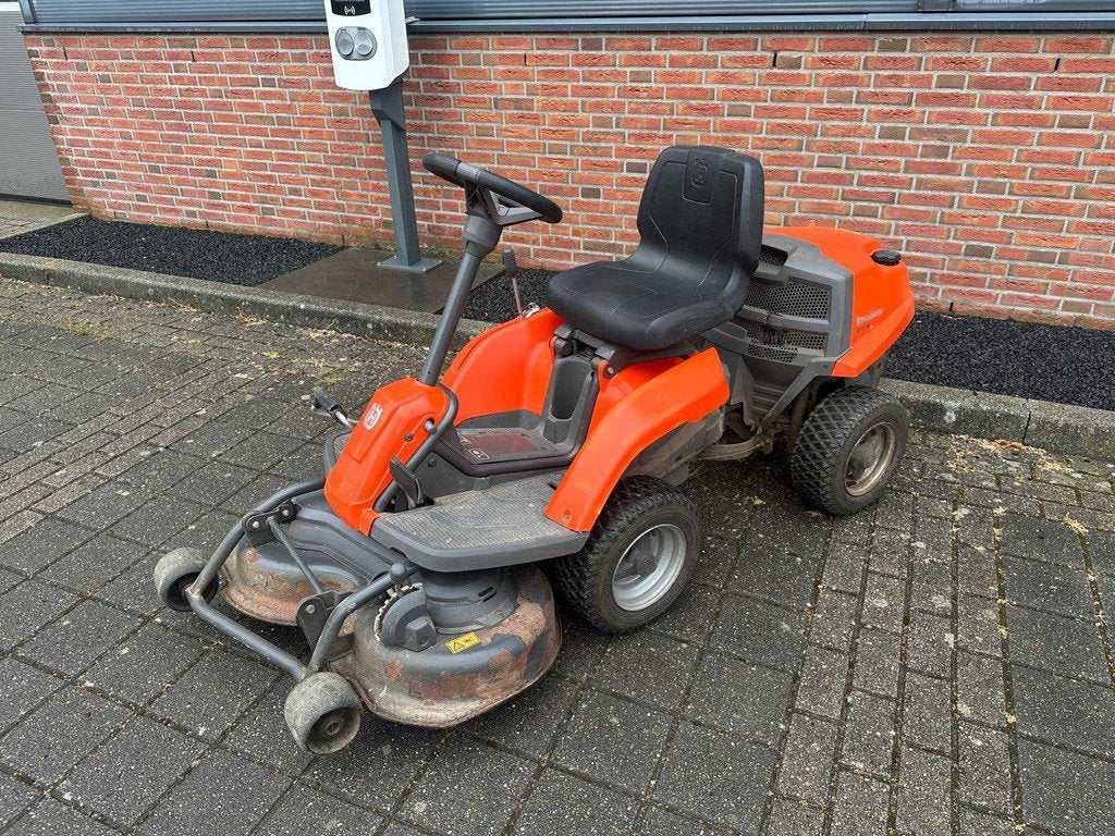 Husqvarna - R1118 - Zitmaaier, Zakelijke goederen, Machines en Bouw | Tuin, Park en Bosbouw, Maaier