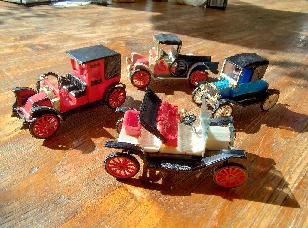 4x leuke modelauto 1:43 renault / ford begin 20e eeuw, Hobby en Vrije tijd, Modelauto's | 1:43, Ophalen of Verzenden, Zo goed als nieuw