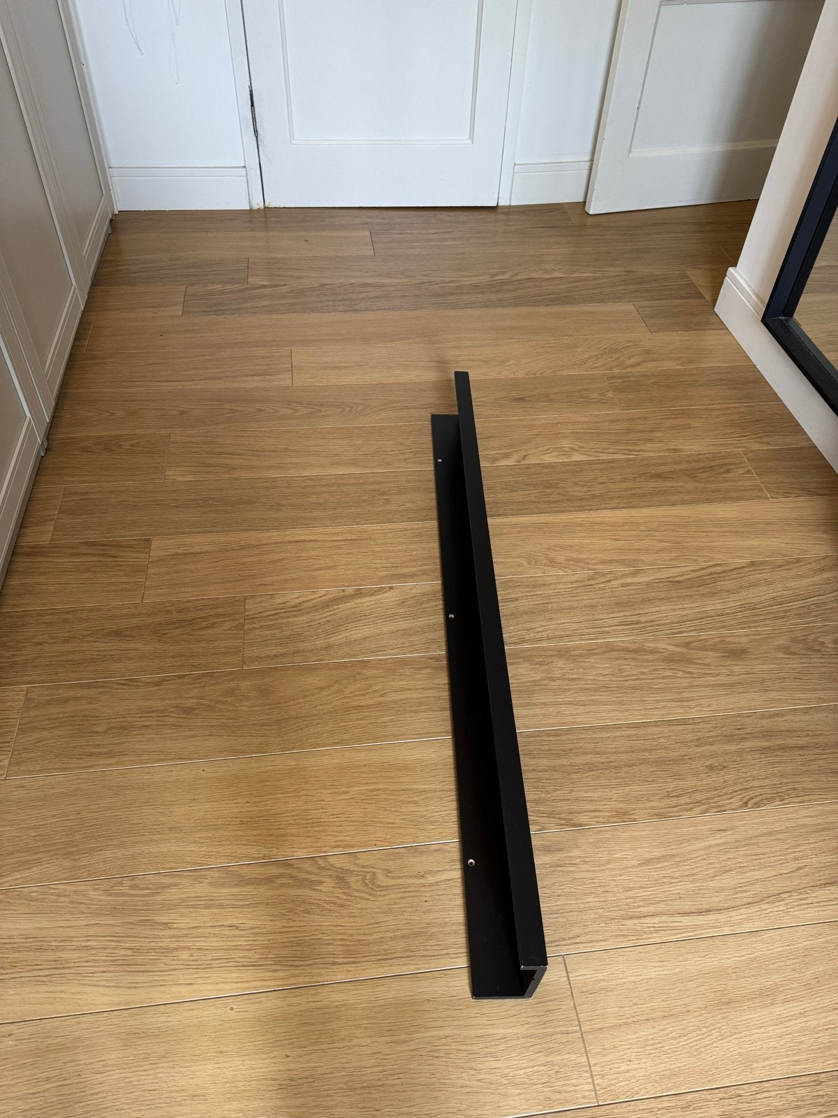 Ikea MOSSLANDA Schilderijenplank zwart 55 cm, Huis en Inrichting, Woonaccessoires | Wandplanken en Boekenplanken, Ophalen, Nieuw