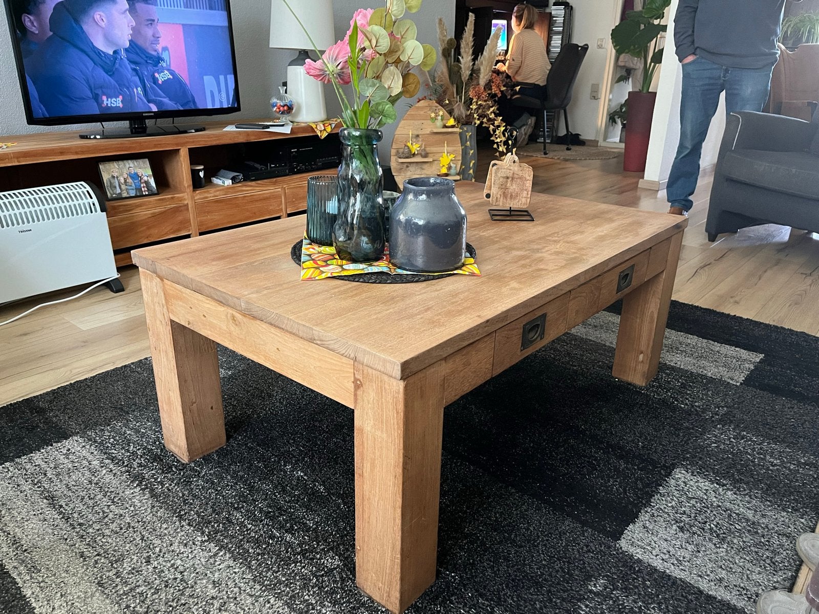 Tv meubel met 4 lades en bijpassende salontafel, Ophalen, 150 tot 200 cm, Zo goed als nieuw, Minder dan 100 cm