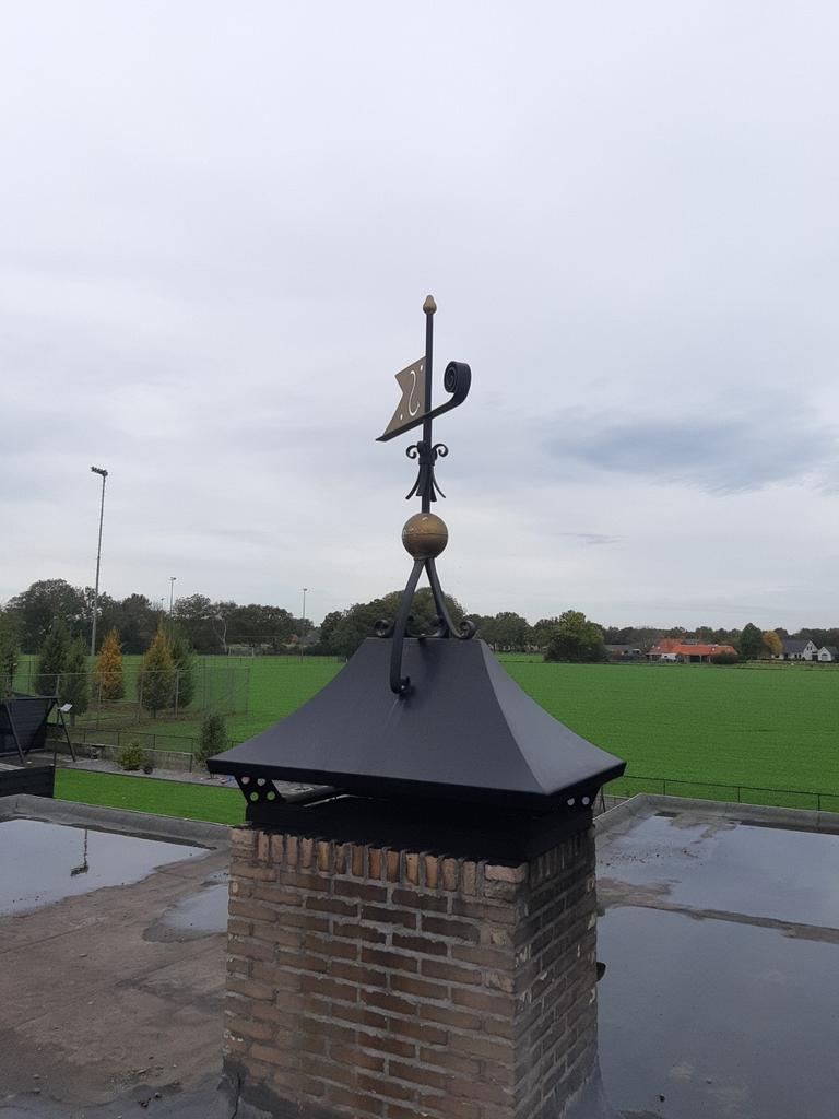 Schoorsteenkap met windvaan - Gebruikt, Ophalen