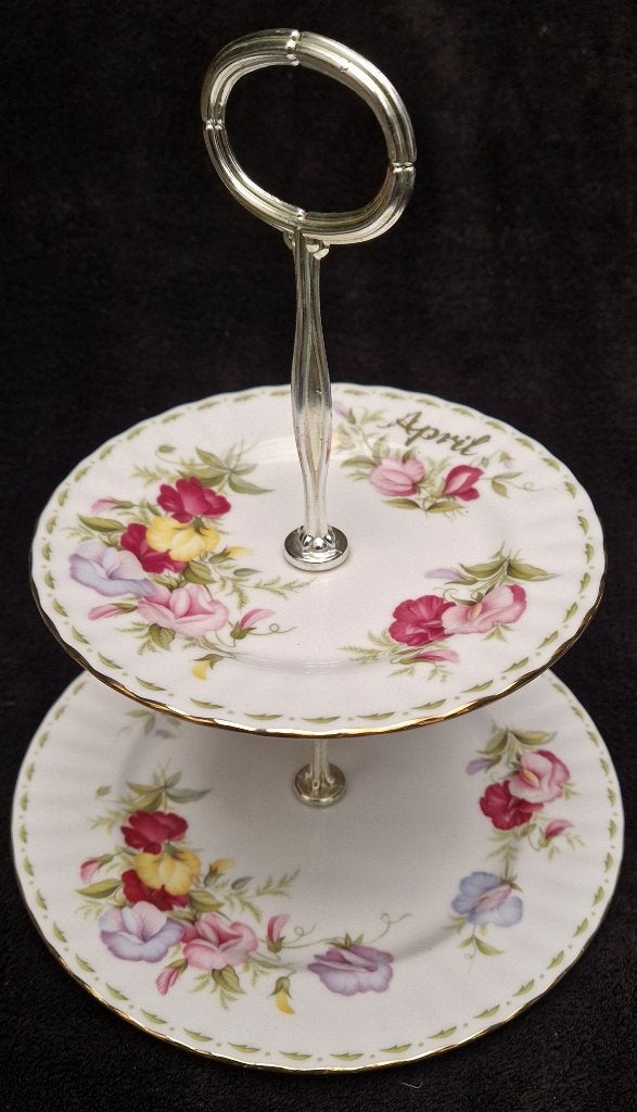 Schitterende ETAGÈRE Royal Albert Lathyrus maand APRIL zgan., Ophalen of Verzenden