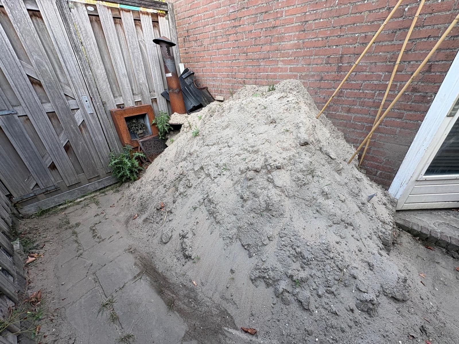 GRATIS AF TE HALEN: Straat- of ophoogzand, Tuin en Terras, Ophalen, Gebruikt, Straatzand