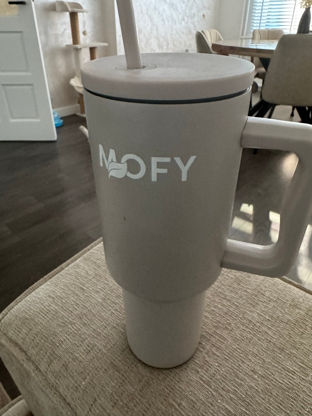 Mofy drinkbeker met rietje en handvat - Taupe, Ophalen, Kunststof, Grijs, Overige merken
