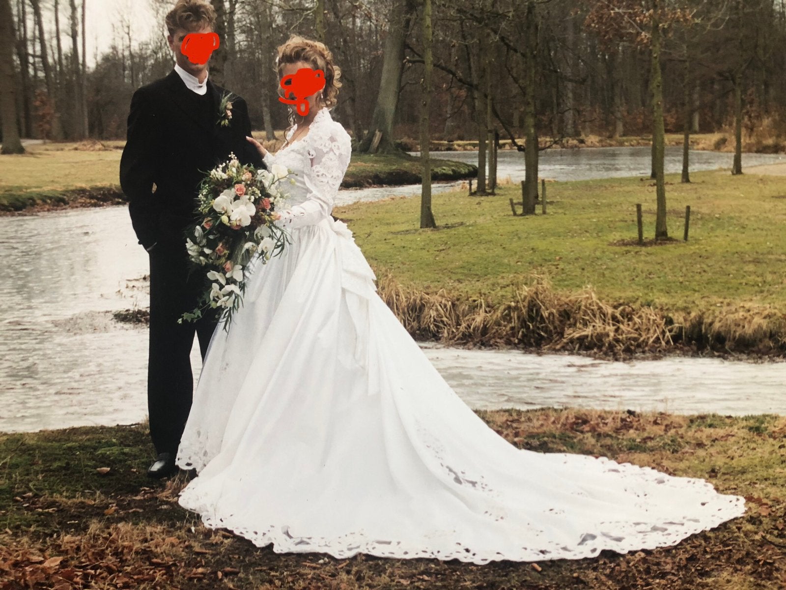 Sisi trouwjurk met veel lovertjes en lange sleep, Ophalen of Verzenden, Zo goed als nieuw, Wit, Trouwjurk