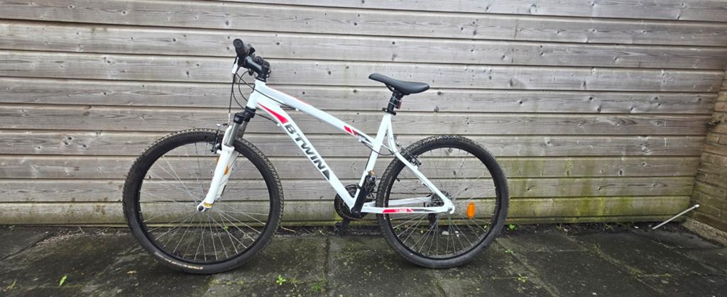 B'Twin Rockrider Mountainbike - Wit/Rood, Fietsen en Brommers, Fietsen | Mountainbikes en ATB, Gebruikt, Hardtail, 53 tot 57 cm