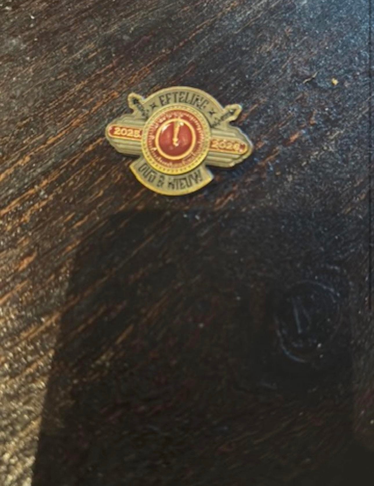 Efteling medewerkers pin oud en nieuw 2025-2026, Ophalen of Verzenden, Nieuw, Button of Speldje