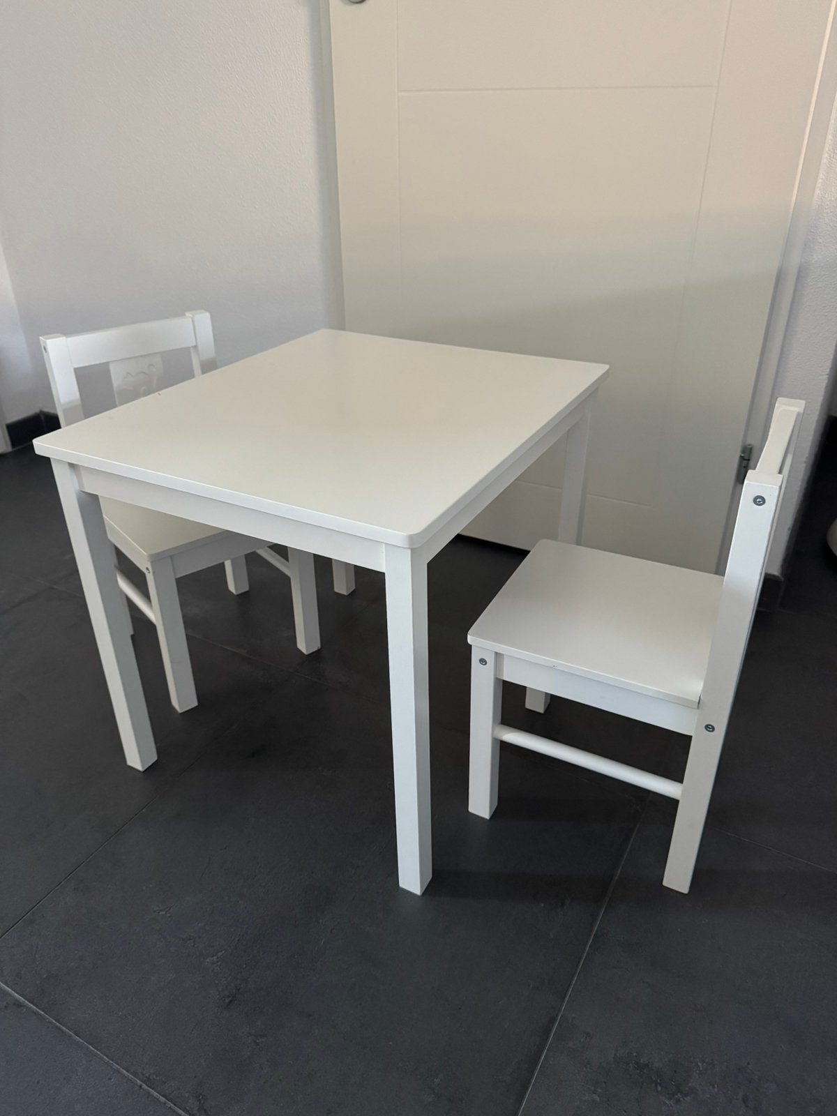 2 kinderstoelen en een tafeltje., Ophalen, Zo goed als nieuw, Tot twee personen, 50 tot 100 cm