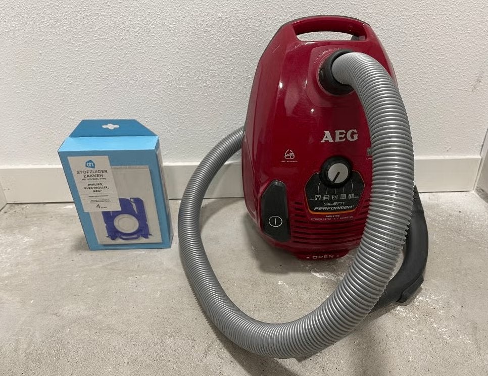 Stofzuiger te koop 20 euro, Gebruikt, Minder dan 1200 watt, Ophalen, Stofzak