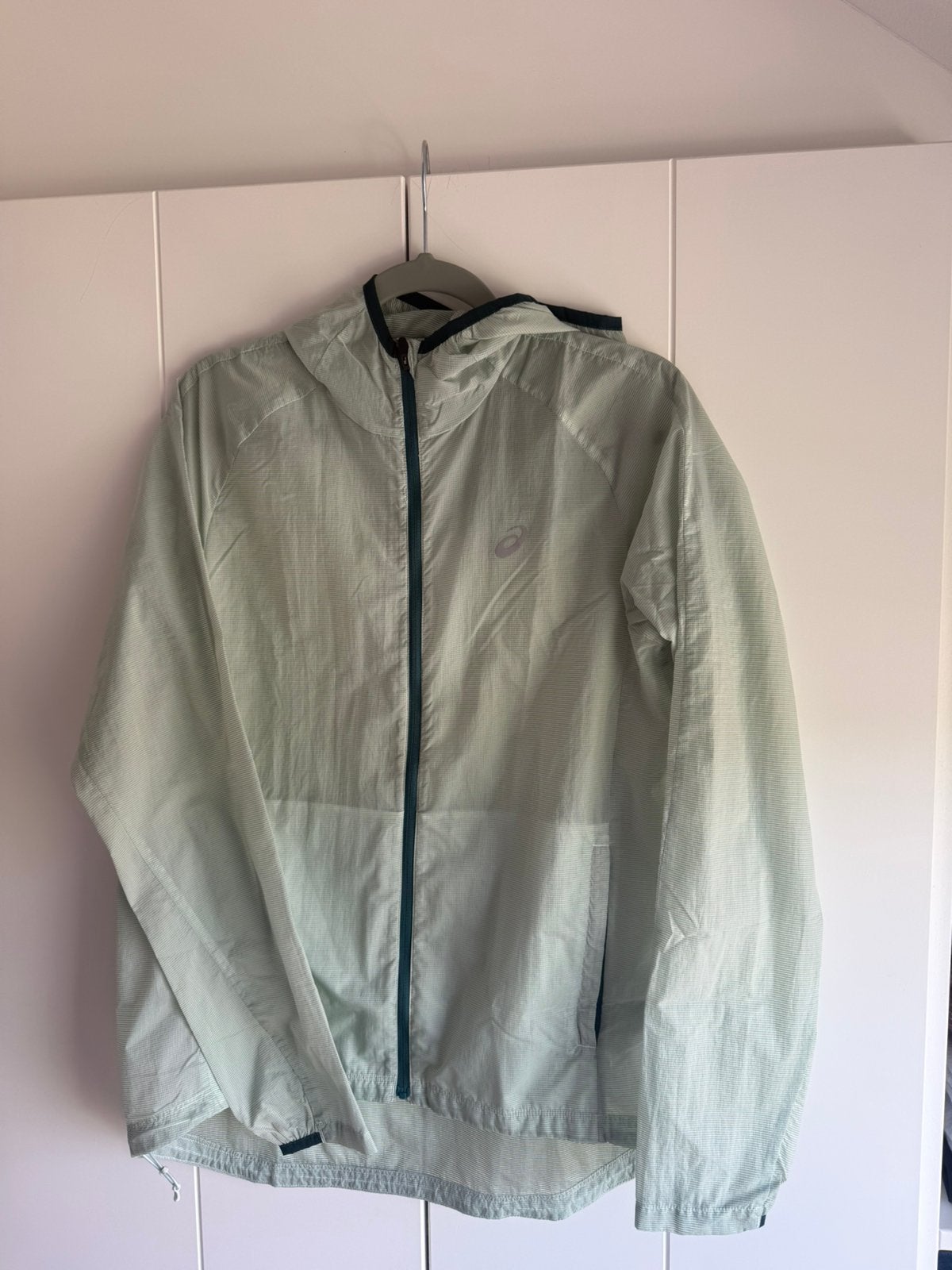 ASICS D1 lichtgewicht hardloopjack mintgroen - Maat S, Kleding | Dames, Sportkleding, Nieuw, Ophalen of Verzenden, Hardlopen of Fietsen