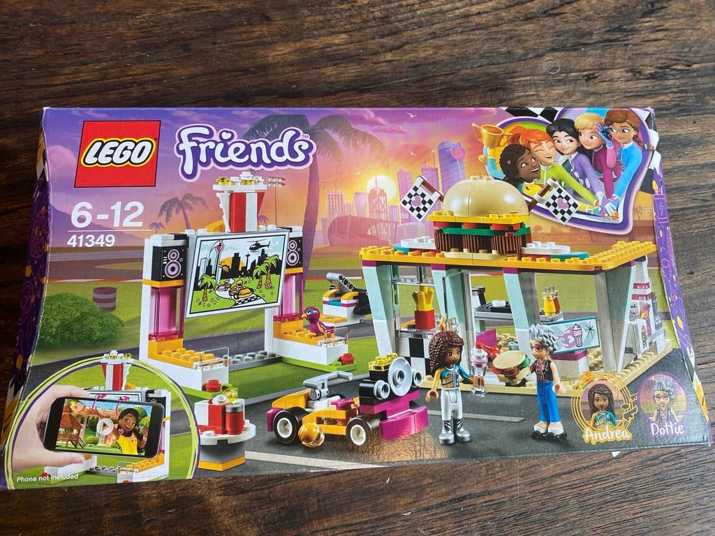 Lego Friends 41349 Drive-in bioscoop compleet met doos en bo, Ophalen of Verzenden, Zo goed als nieuw, Complete set, Lego