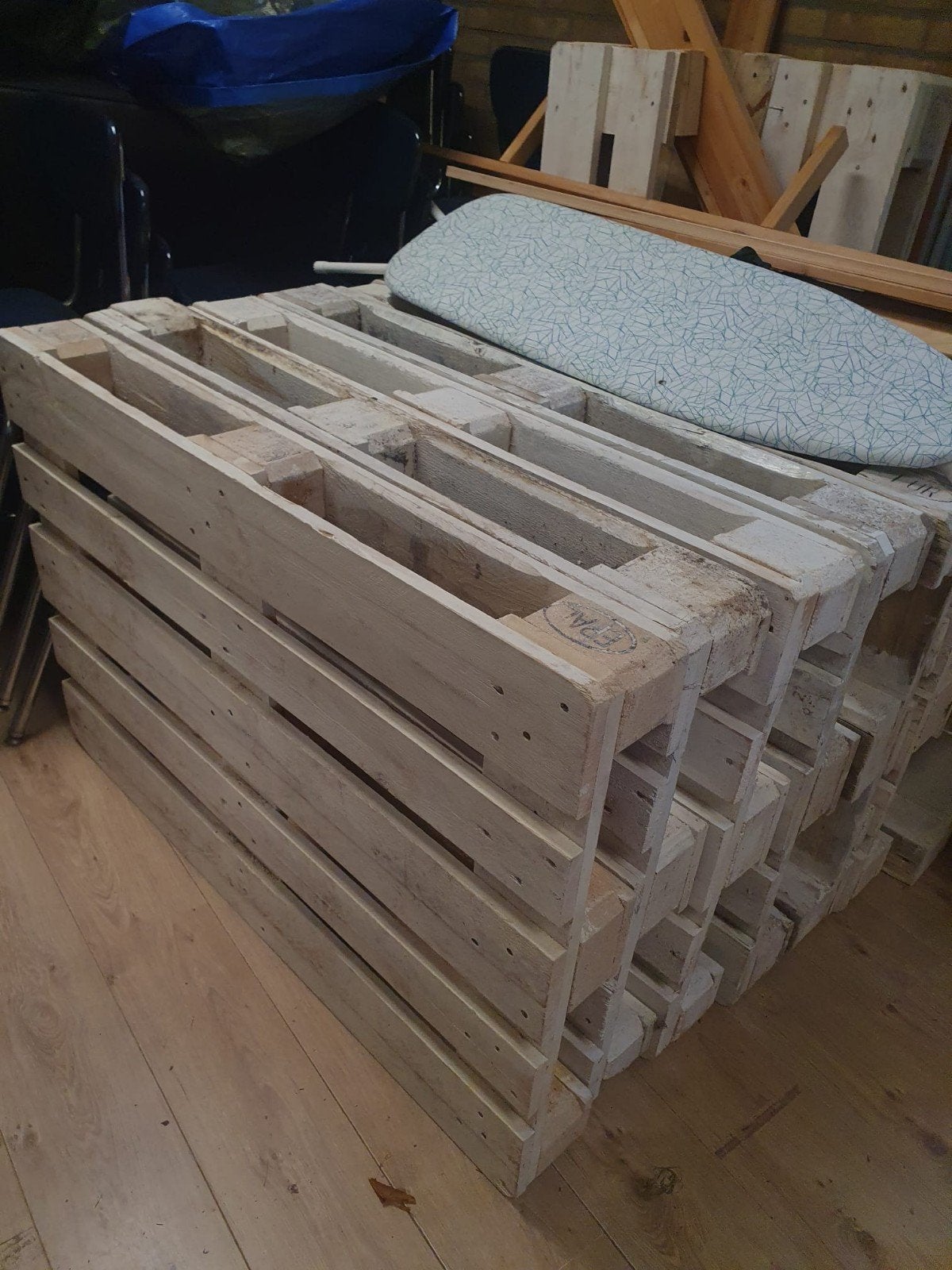 Geschuurde en geverfde  Pallets, Gebruikt, Ophalen of Verzenden, 50 mm of meer, Pallet