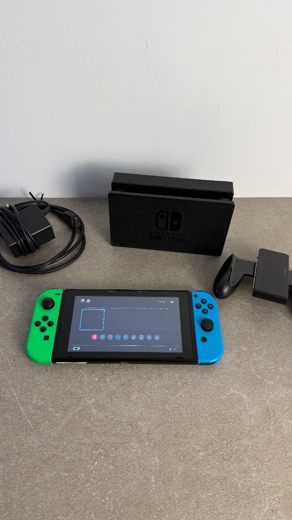 Nintendo Switch V1 Neon – Compleet met Dock, Ophalen of Verzenden, Gebruikt, Met 2 controllers, Switch Original