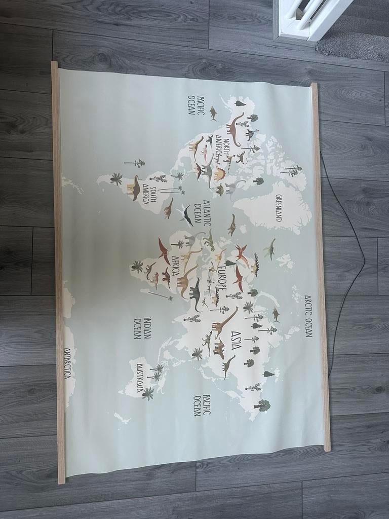 textielposter wereldkaartdino met magnetische houten panelen, Ophalen, Zo goed als nieuw
