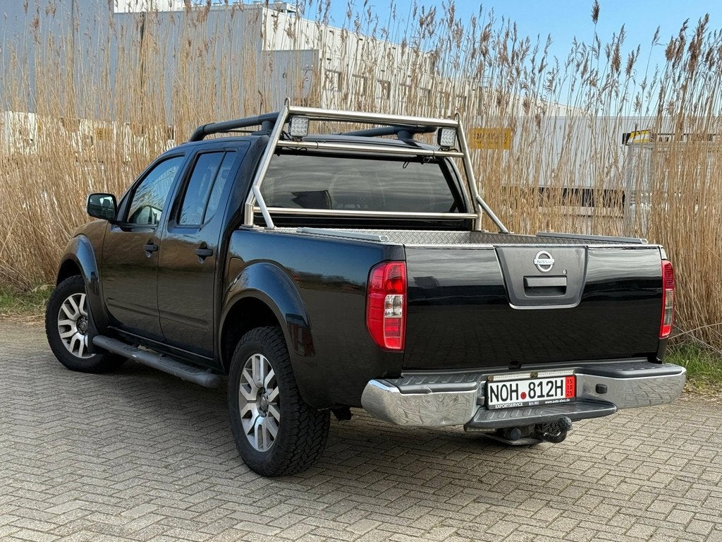 Nissan Navara 3.0 dCi LE Double Cab Automaat Navi Export, Auto's, Automaat, Parkeercamera, Stof, Gebruikt