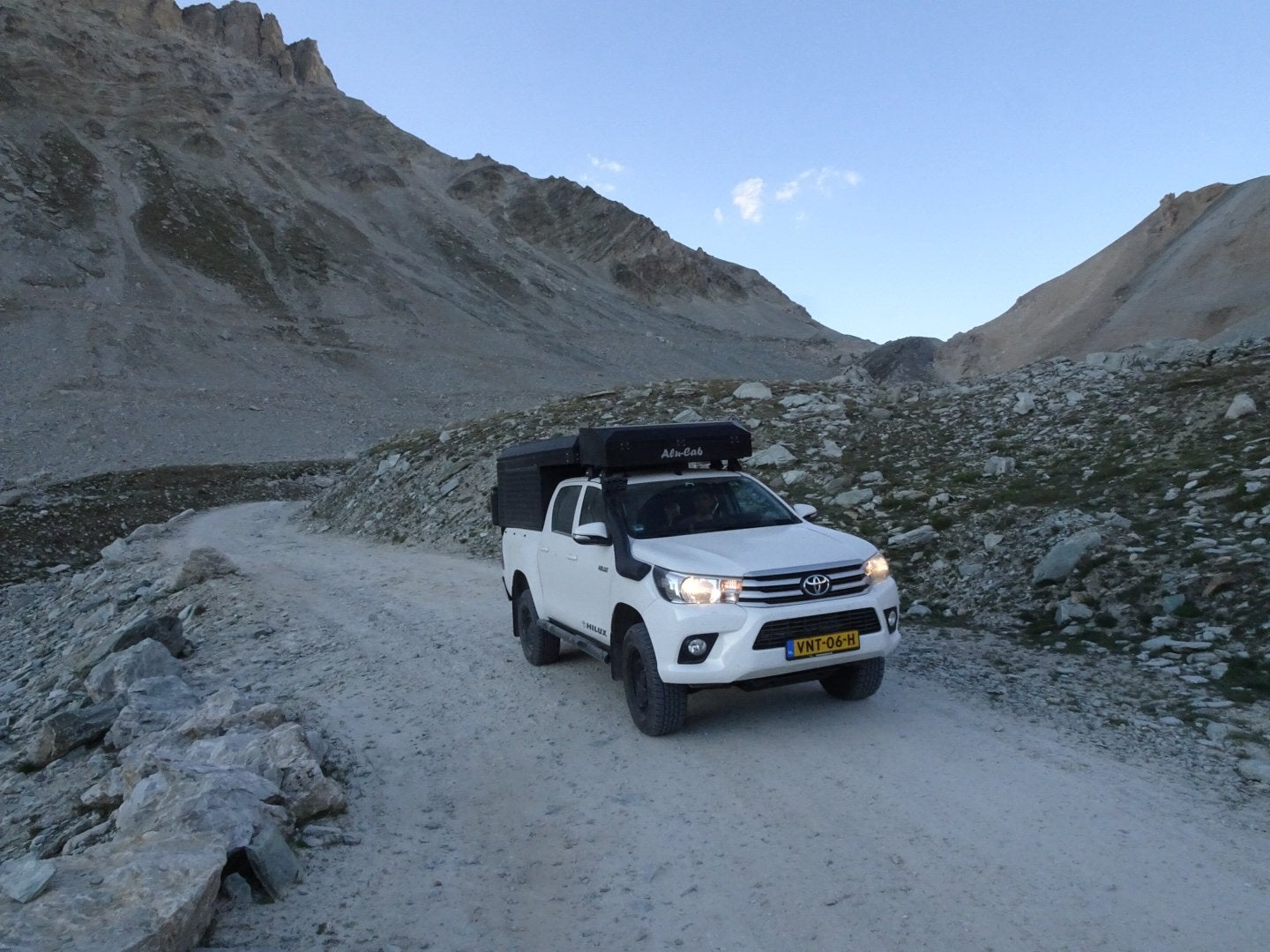 Overland 4x4 Camper Toyota Hilux 2017 Alucab Expeditie auto, Caravans en Kamperen, Campers, Overige merken, Buscamper of Camperbus