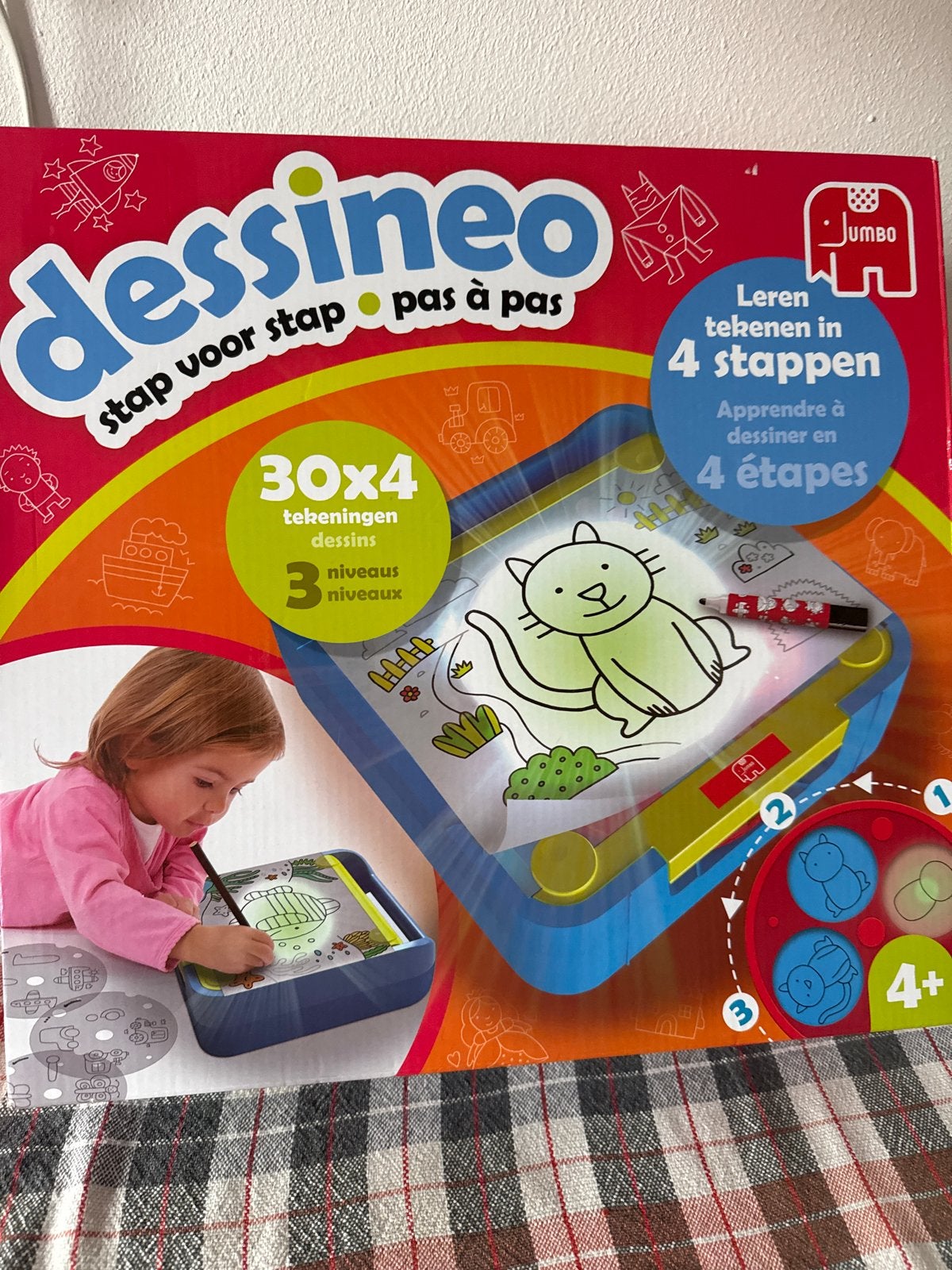 Jumbo Dessineo Tekentafel - Leren Tekenen in 4 Stappen, Ophalen of Verzenden, Zo goed als nieuw, Knutselen, Met licht