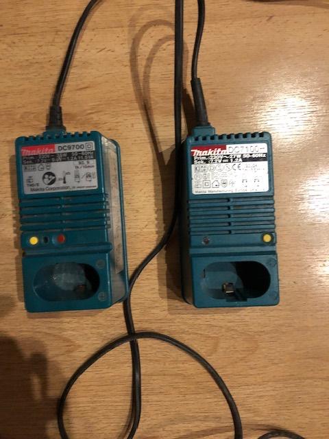 2 MAKITA ACCULADERS DC TYPE'S, Ophalen of Verzenden, Gebruikt