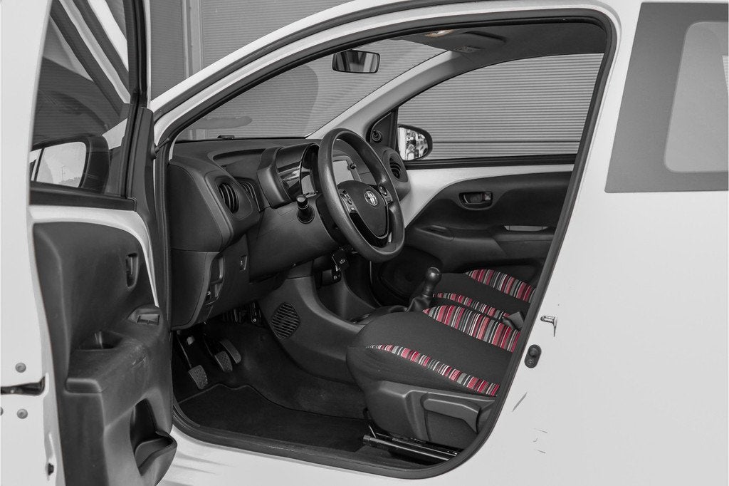 Toyota Aygo 1.0 VVT-i x 5 Deurs Airco CarPlay (bj 2021), Auto's, Toyota, Voorwielaandrijving, 12 maanden, Stof, Gebruikt