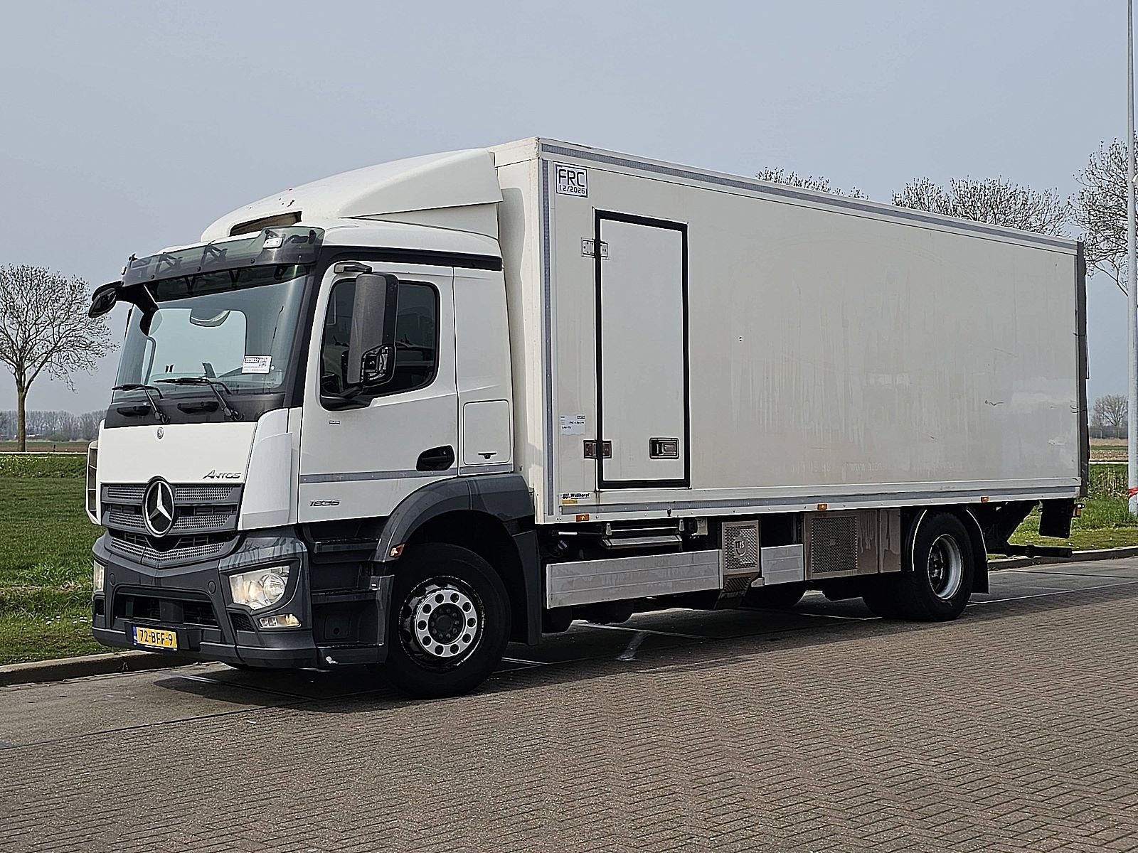MERCEDES-BENZ ANTOS 1835 frigo taillift, Automaat, Euro 6, Stoelverwarming, Wit