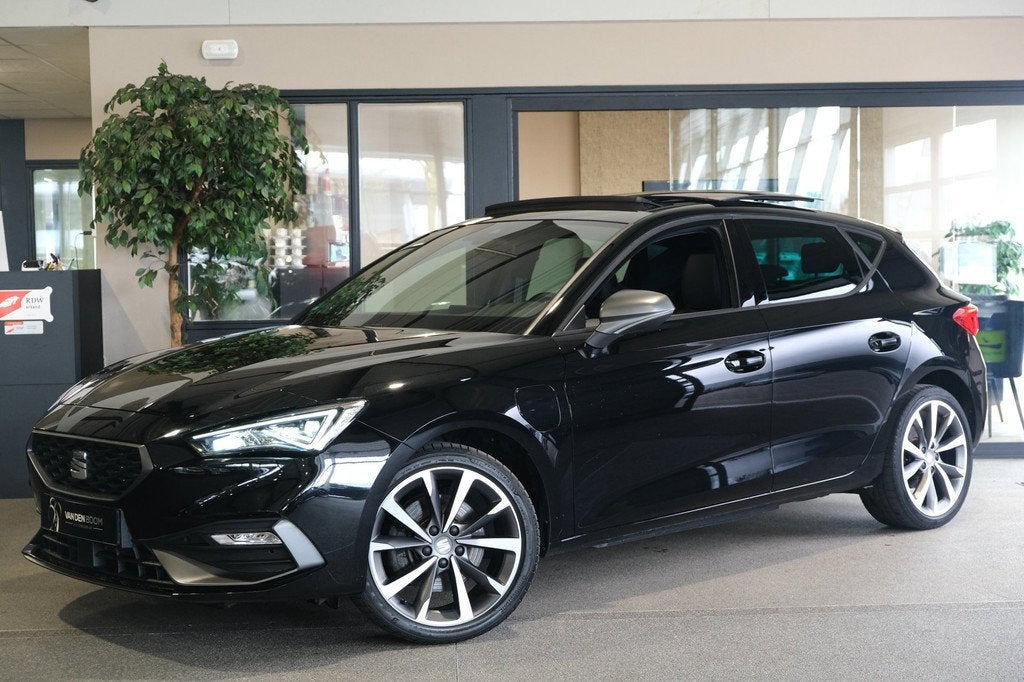 Seat Leon 1.4 TSI eHybrid PHEV FR 204PK Pano Led Alcantara C, Auto's, Seat, Gebruikt, Zwart, Leon, Zwart