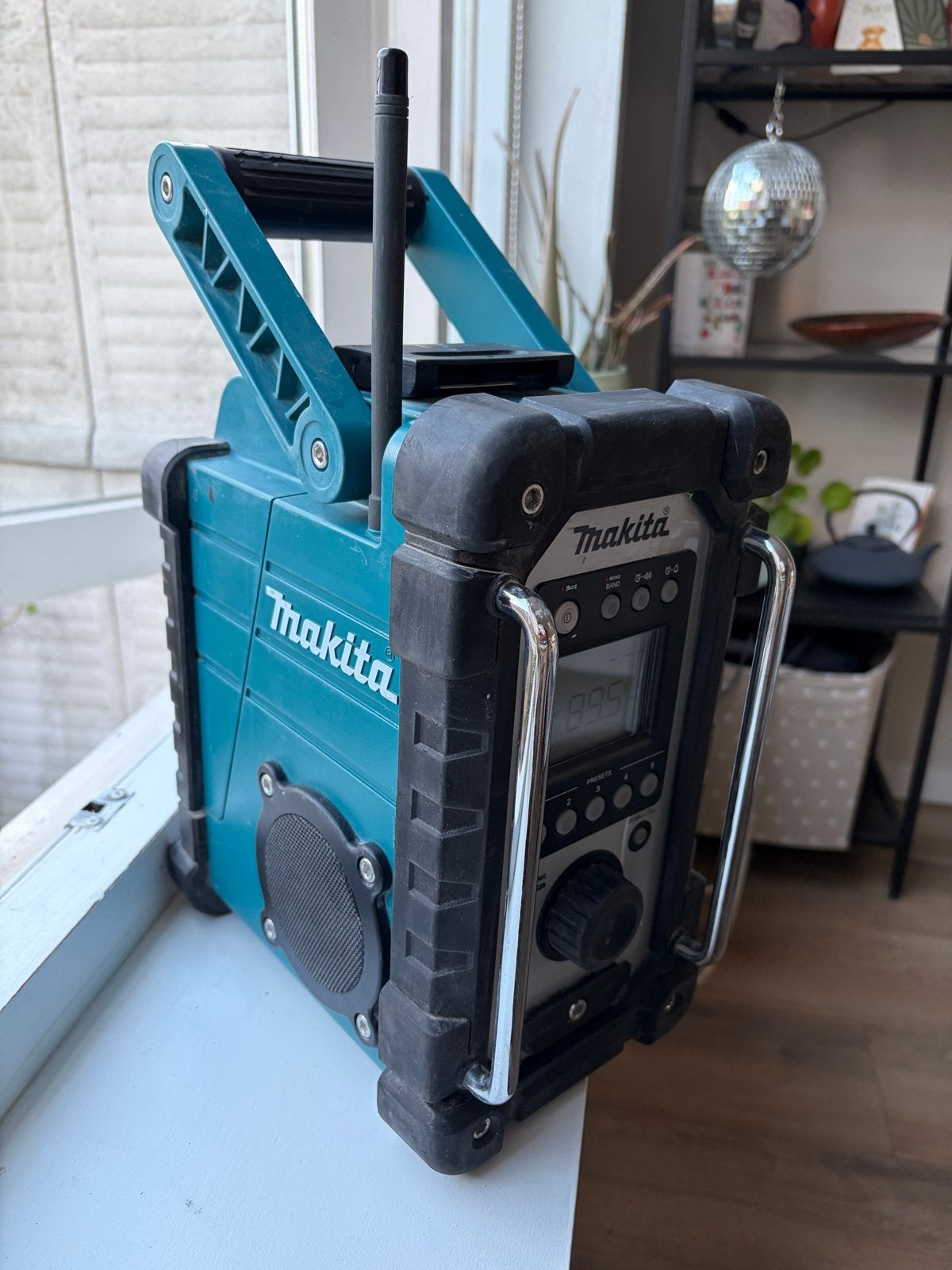 Makita DMR107 Bouwradio (zonder accu) LXT 18V, Audio, Tv en Foto, Radio's, Ophalen of Verzenden, Gebruikt, Bouwradio