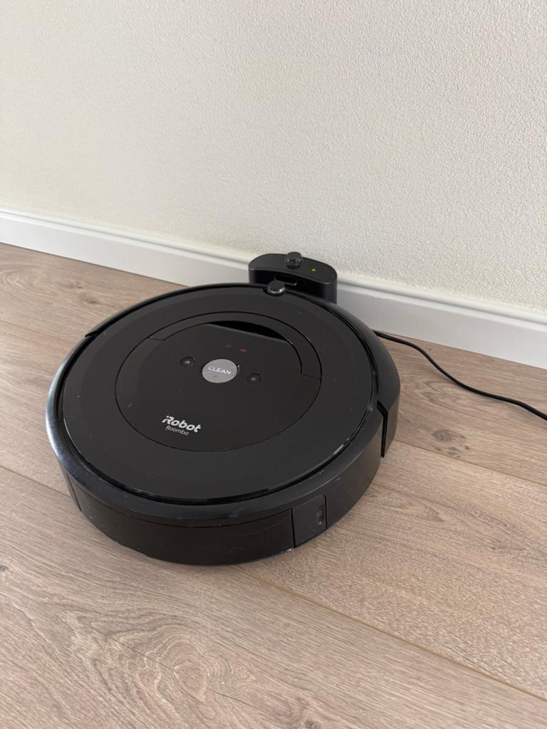 iRobot Roomba e5 Robotstofzuiger met Oplaadstation, Witgoed en Apparatuur, Stofzuigers, Zo goed als nieuw, Robotstofzuiger, iRobot