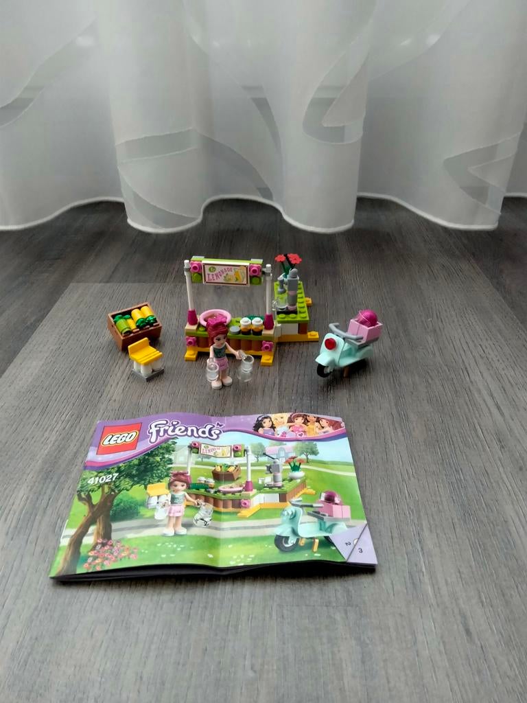 41027 Lego Friends Mia's limonadekraam, Ophalen of Verzenden, Zo goed als nieuw, Complete set, Lego
