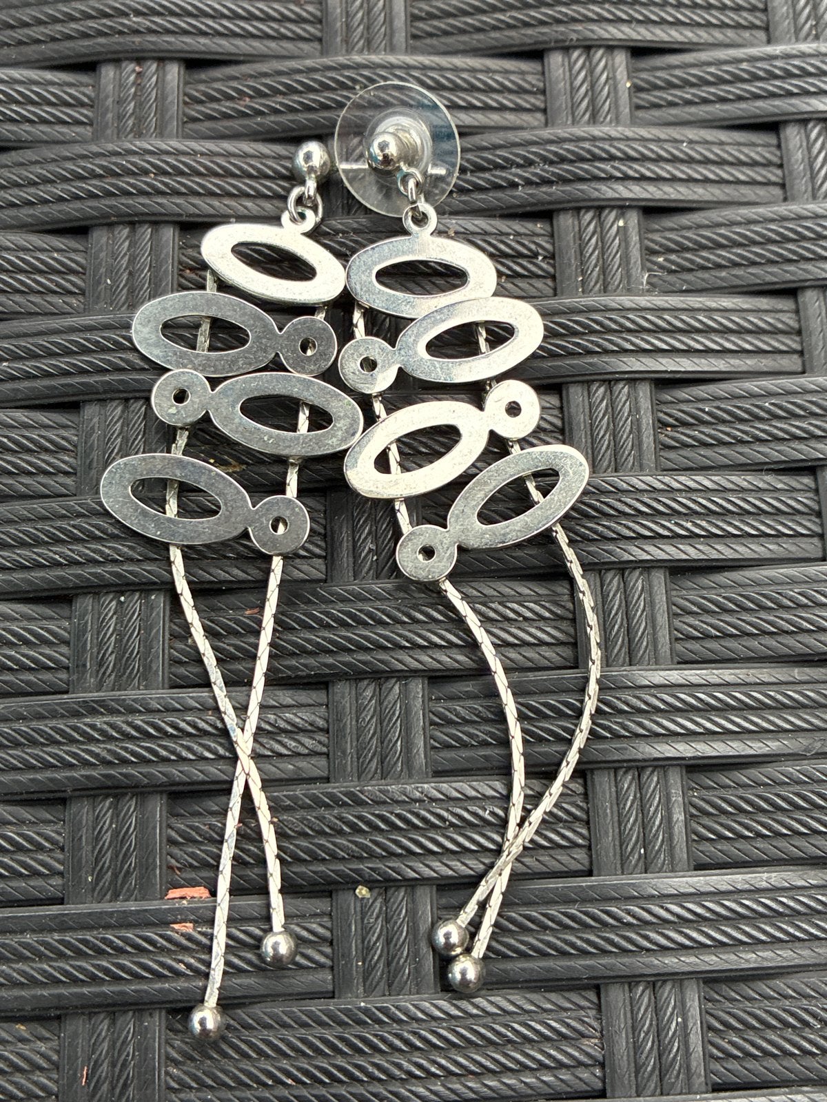 Zilverkleurige Oorbellen met Uniek Design, Overige materialen, Hangers, Ophalen of Verzenden, Zo goed als nieuw