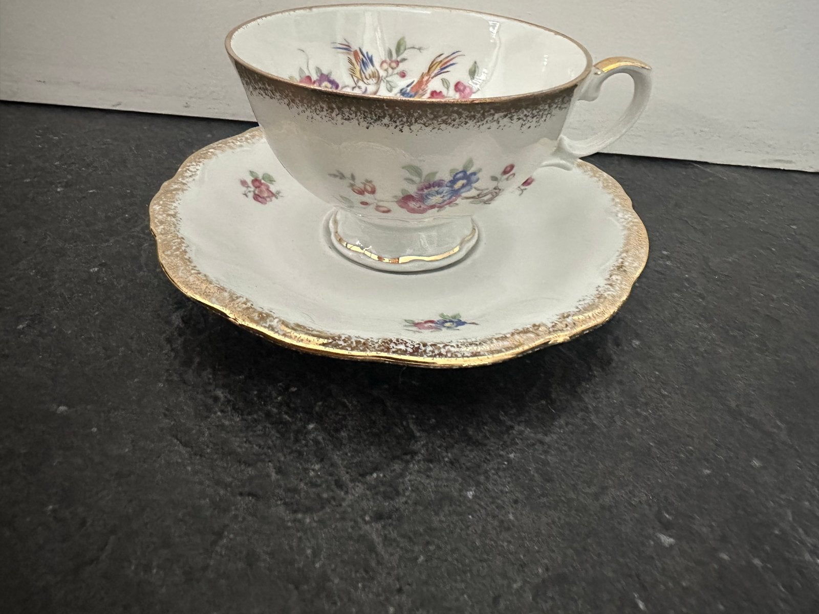 Roslyn China Engelse kop en schotel met paradijsvogels &goud, Antiek en Kunst, Antiek | Porselein, Ophalen of Verzenden