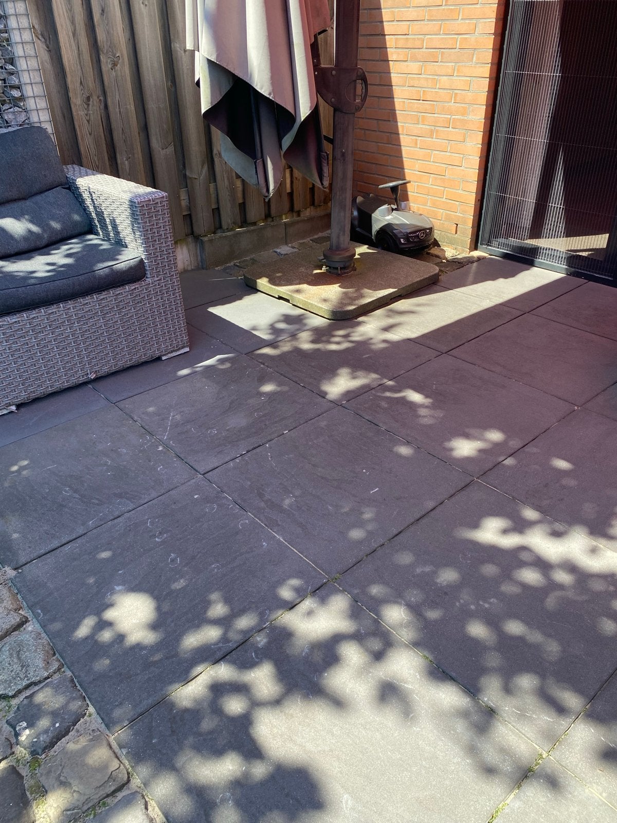 Gratis af te halen: 12,6 m2 antraciet kleur terrastegels, Ophalen, Gebruikt, 10 m² of meer, Beton