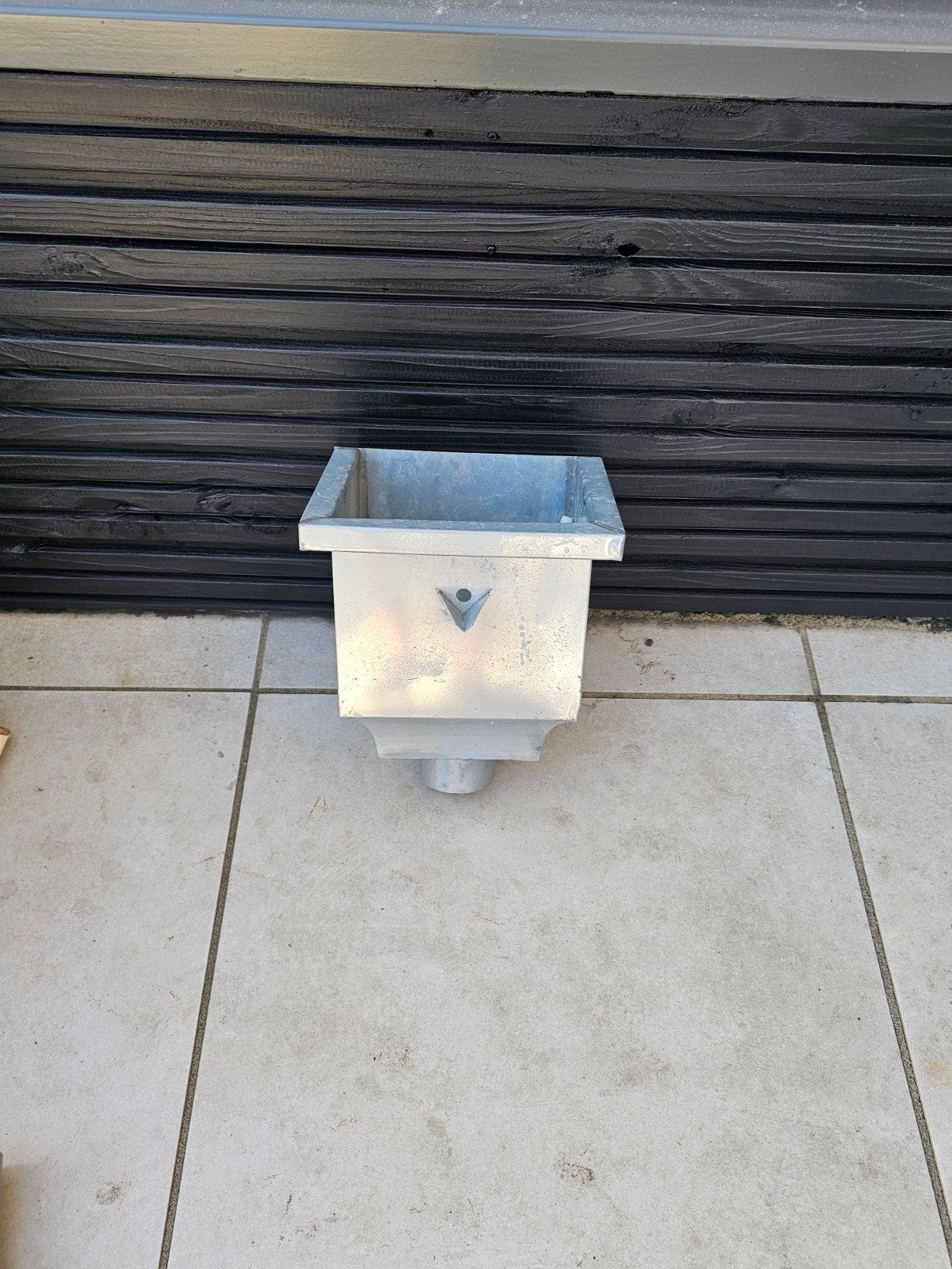 Zinken vergaarbak met onderdelen, afvoerbuis en beugels, Doe-het-zelf en Verbouw, Buizen en Afvoer, Afvoer, Gebruikt, Ophalen of Verzenden