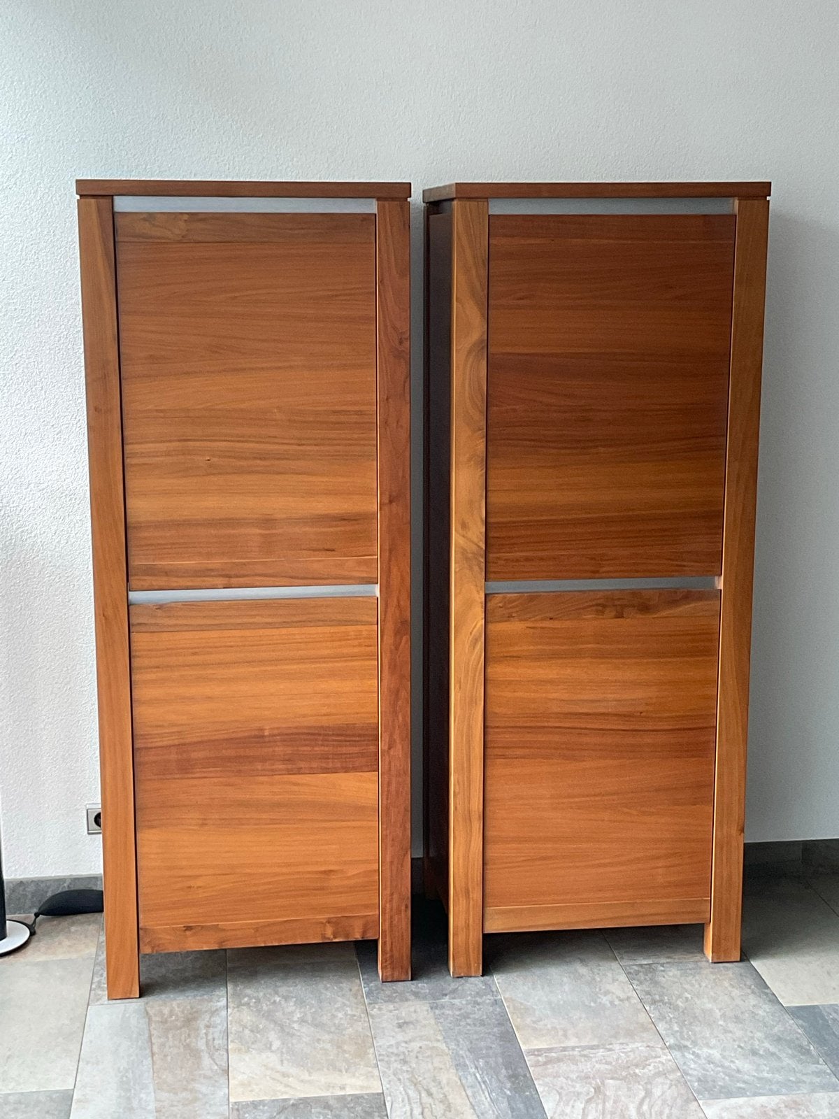 Twee Noten Houten Kasten, Ophalen, Gebruikt