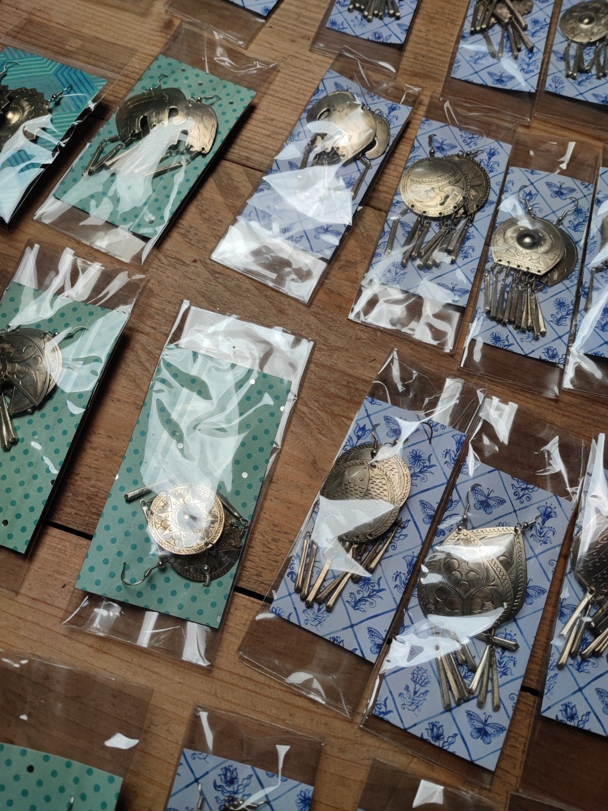 Partij nieuwe oorbellen - Diverse stijlen en kleuren, Sieraden, Tassen en Uiterlijk, Oorbellen, Overige materialen, Hangers, Overige kleuren