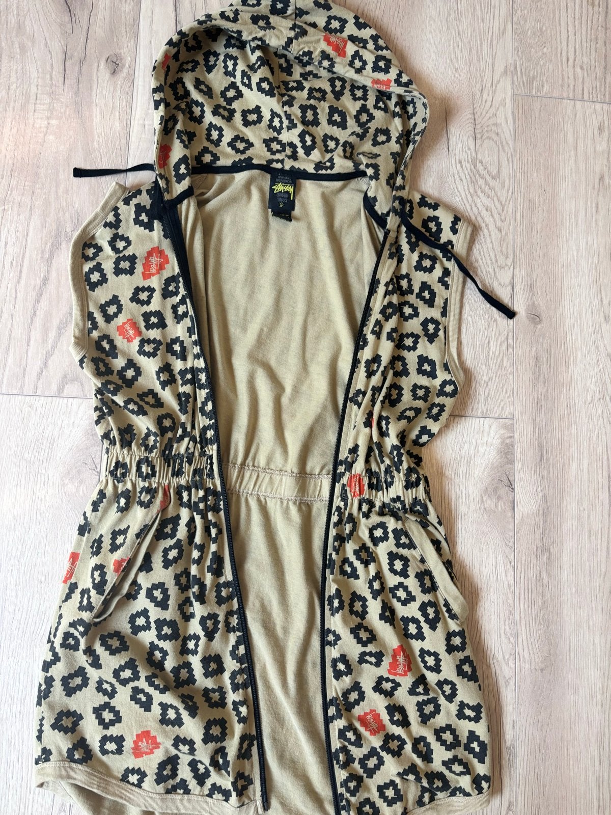 Stüssy, stoer dames vest met capuchon en luipaardprint, Ophalen of Verzenden, Gedragen, Maat 36 (S), Beige