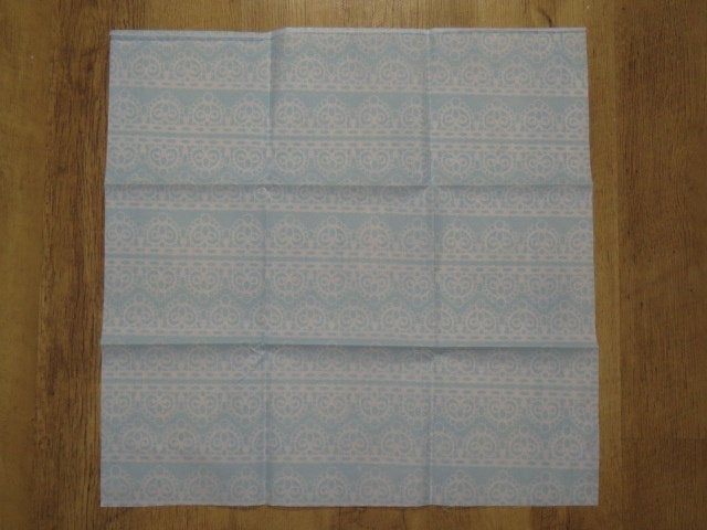Nieuw lapje stof lichtblauw met witte kantmotieven, Blauw, Nieuw, Ophalen of Verzenden, 30 tot 120 cm