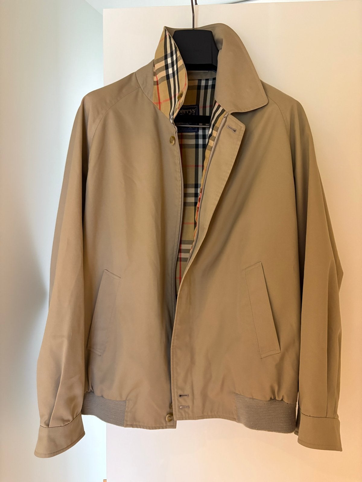 Burberry Harrington Jas - Zo goed als nieuw, Ophalen of Verzenden, Zo goed als nieuw, Maat 52/54 (L), Beige