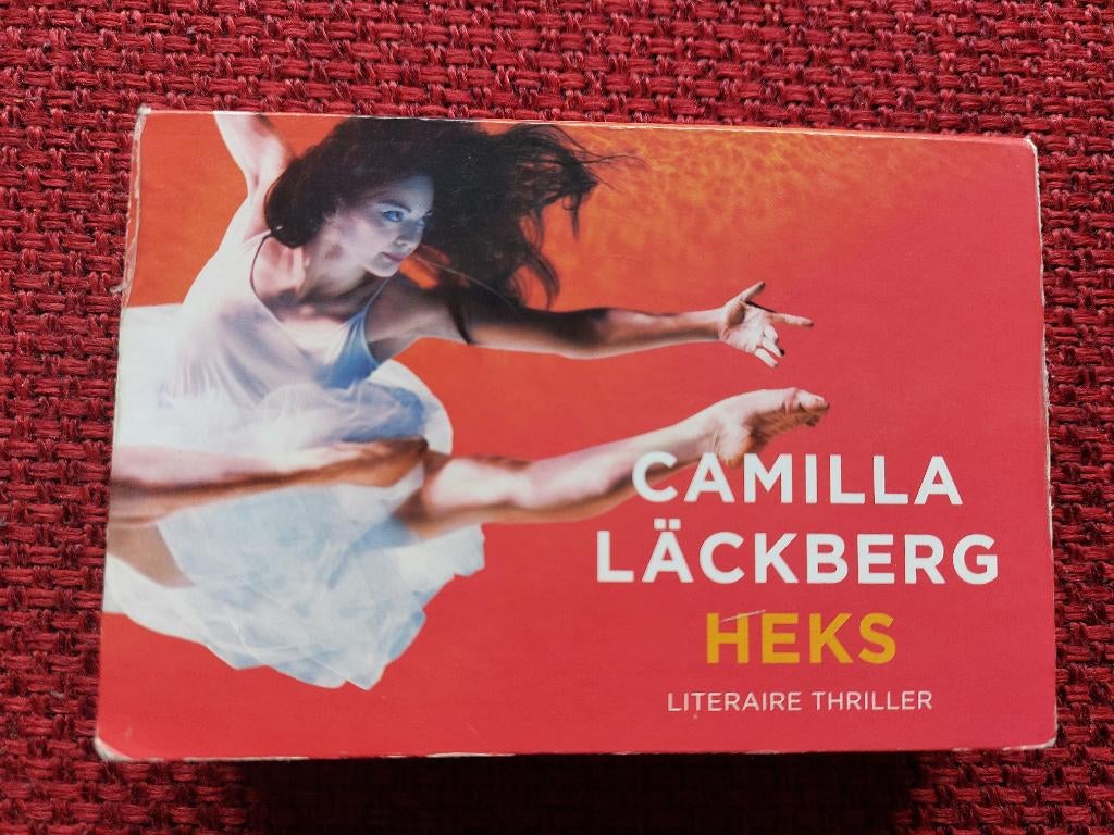 Heks - camilla lackberg - dwarsligger 481, Ophalen of Verzenden, Gelezen, Camilla Läckberg