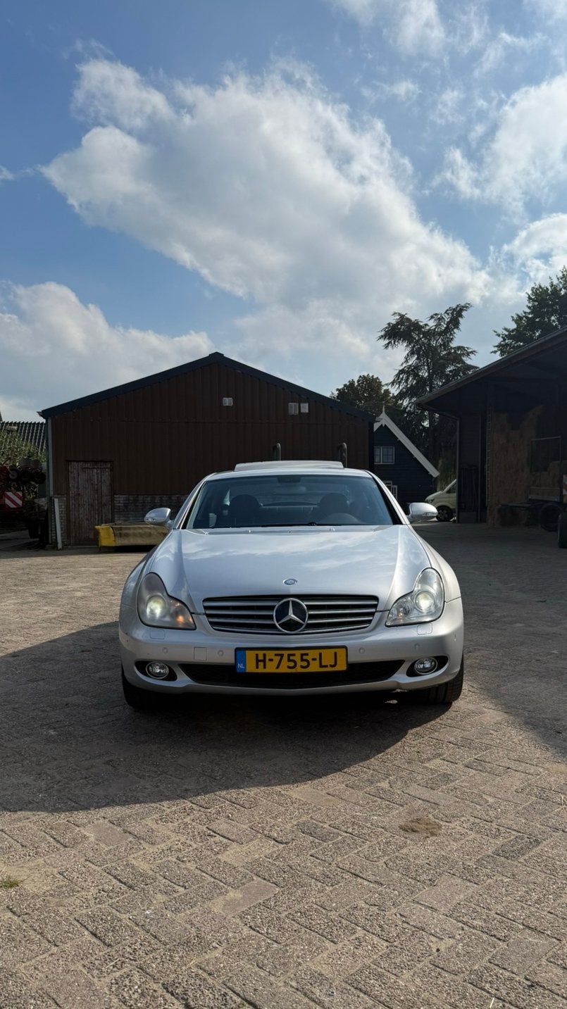 Mercedes-Benz CLS 5.0 Cls500 AUT 2004 Grijs, Automaat, Achterwielaandrijving, 4 stoelen, Leder