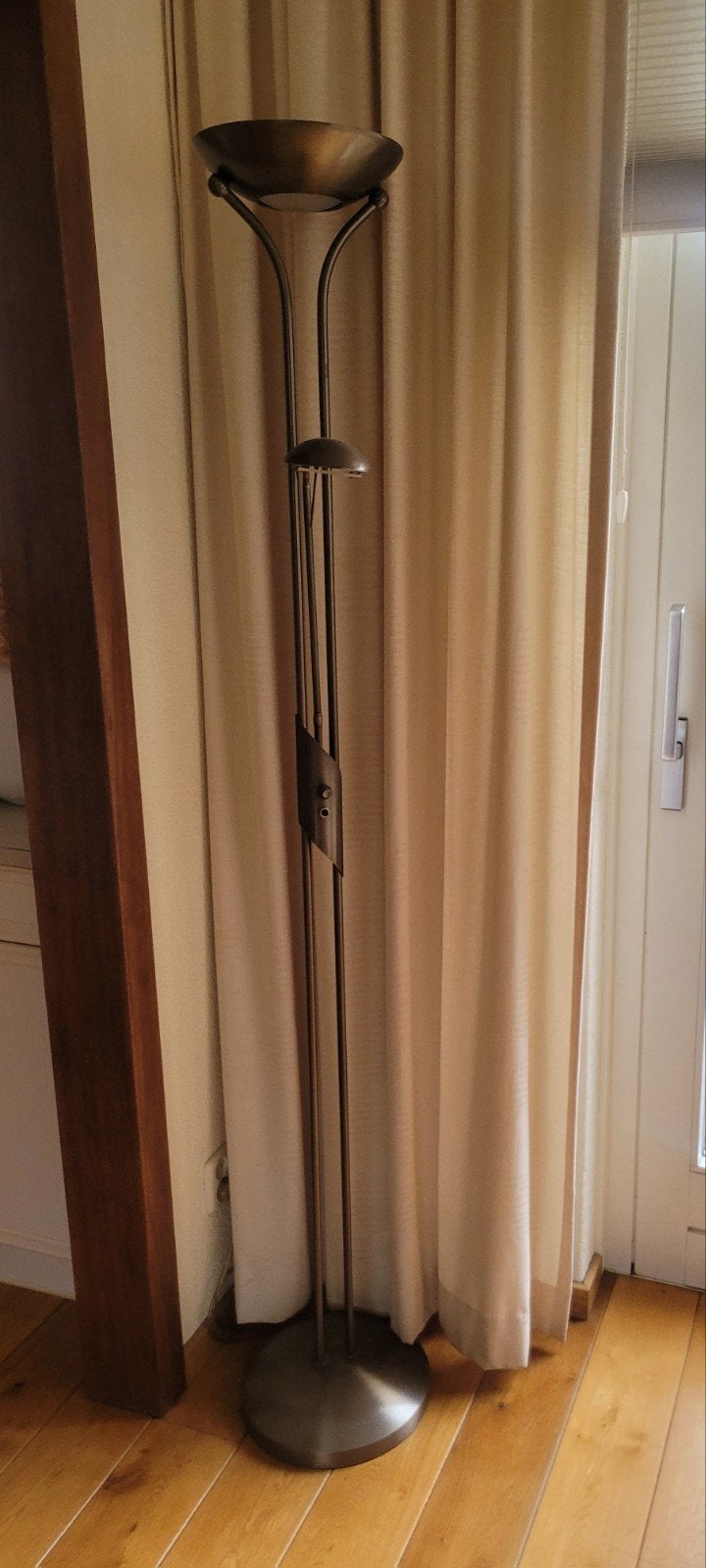 Stijlvolle bronzen vloerlamp met leeslamp, Huis en Inrichting, Lampen | Vloerlampen, Ophalen, Gebruikt, Overige fittingen, Metaal