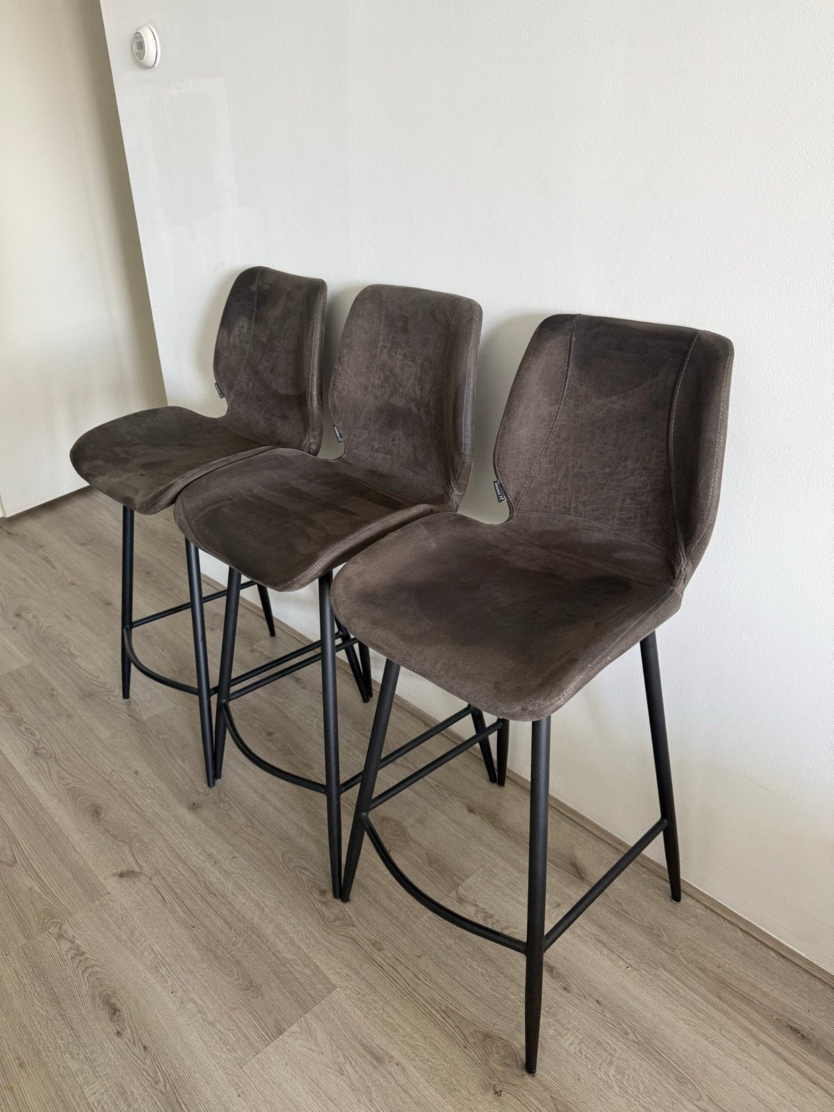 Foto 2 van 3 zo goed als nieuwe barstoelen - antraciet