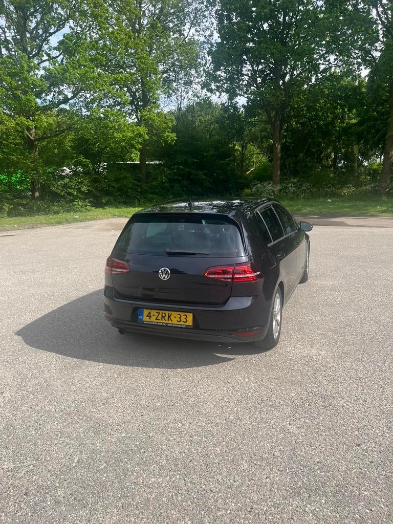 Volkswagen Golf 1.6 TDI 81KW 5D Blue Motion 2015 Zwart, Auto's, Voorwielaandrijving, 4 cilinders, Zwart, Origineel Nederlands