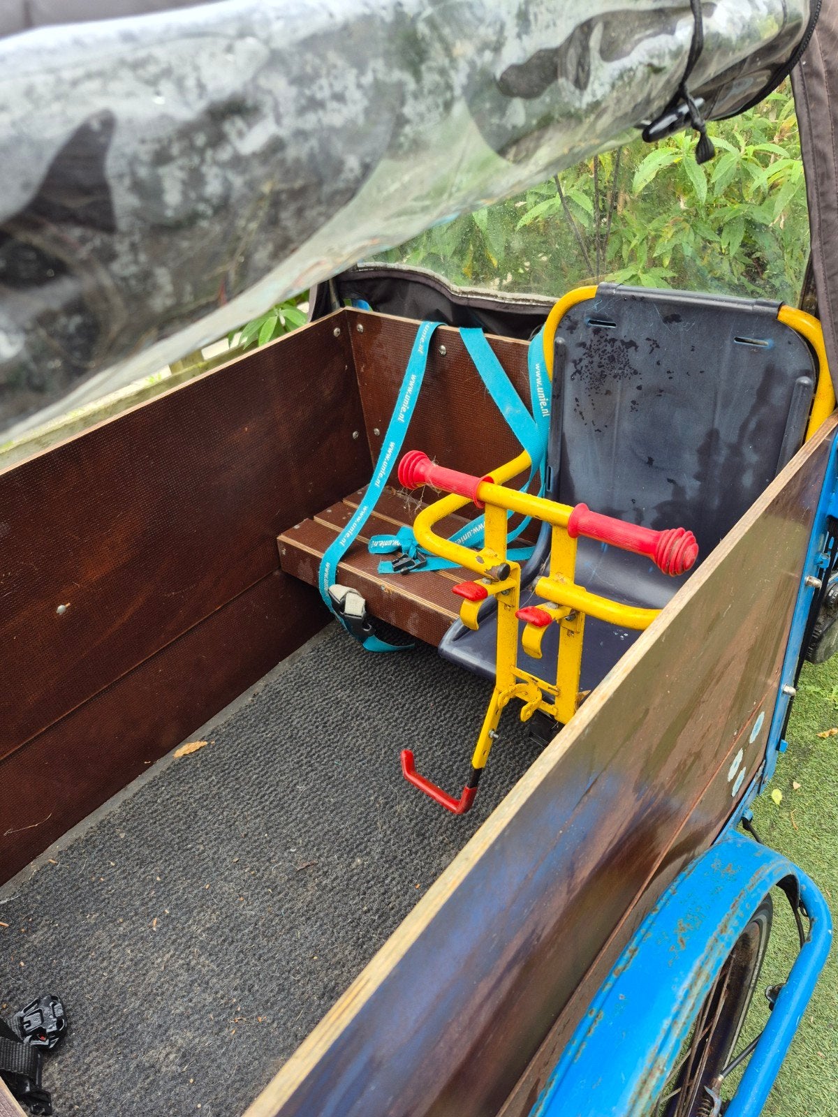 Elektrische bakfiets met huif en zitjes, Ophalen, Gebruikt, 4 kinderen of meer, Huif