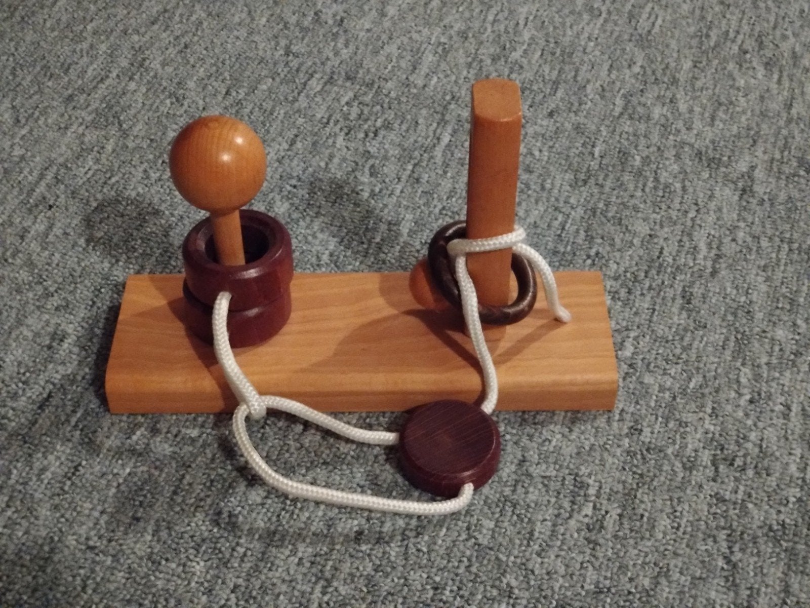 Houten touwpuzzel - hersenkraker, Hobby en Vrije tijd, Denksport en Puzzels, Ophalen of Verzenden, Minder dan 500 stukjes, Zo goed als nieuw