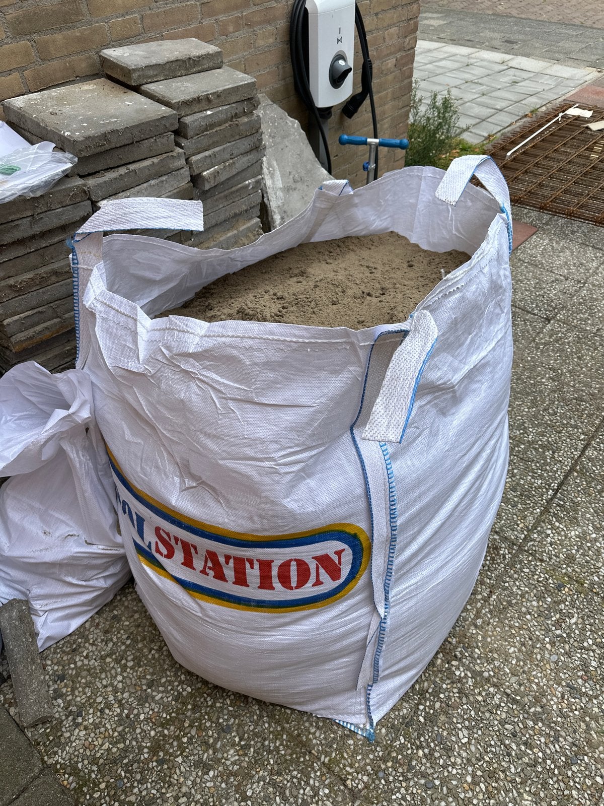 Big basgs  zand (2m3 totaal) gratis Ophoogzand/Straatzand, Tuin en Terras, Ophalen, Gebruikt, Straatzand