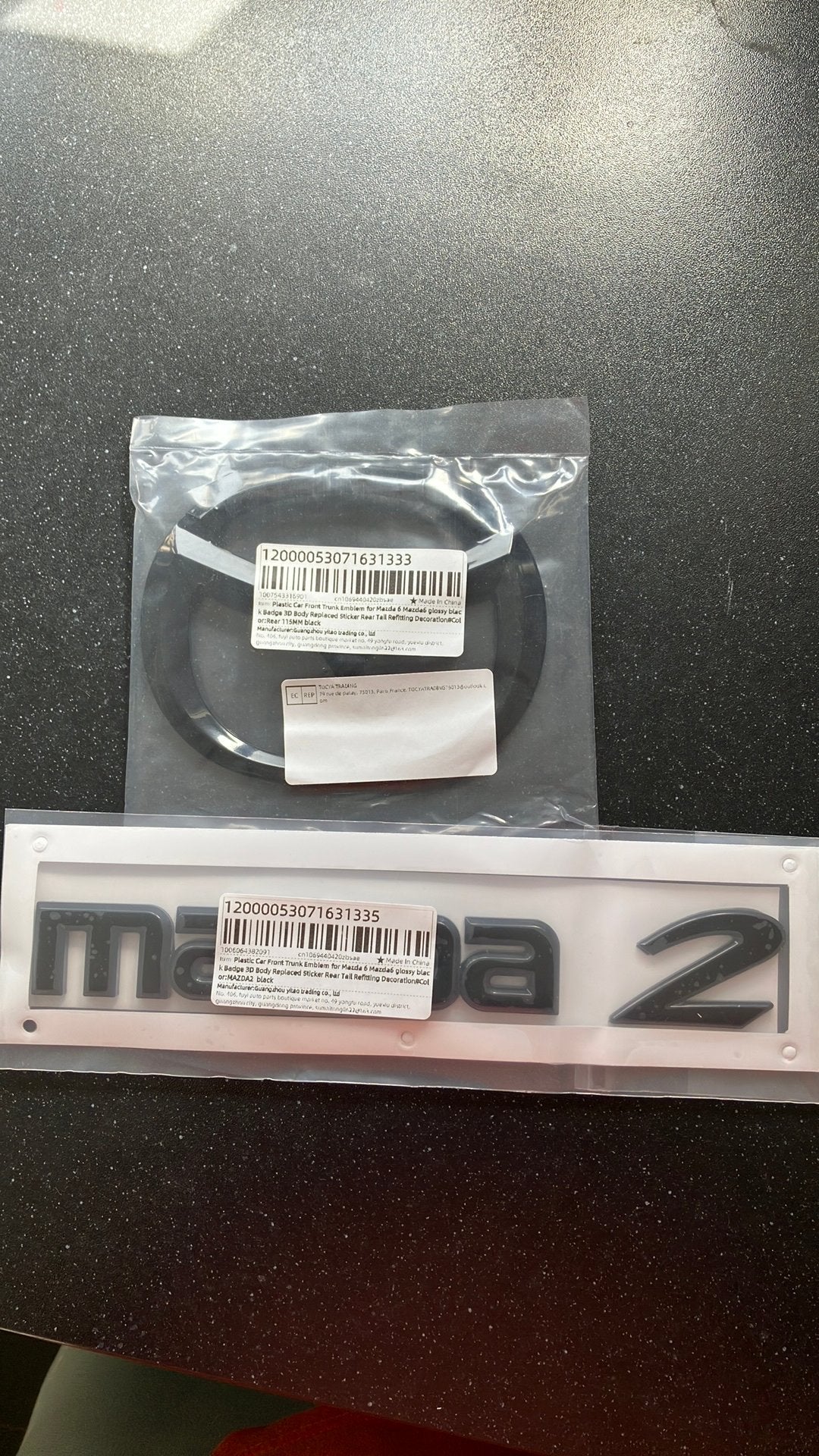 Nieuw Mazda 2 logo set zwart achterkant, Ophalen of Verzenden