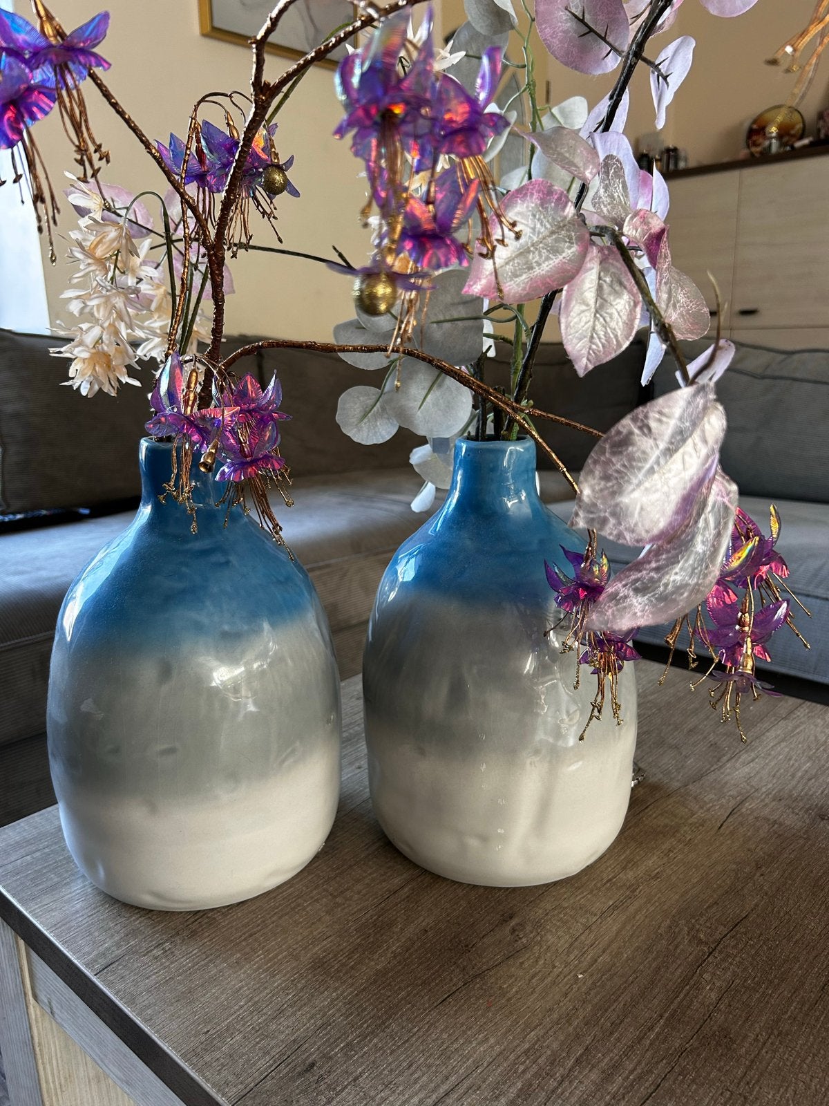 Set van 2 keramische vazen - Blauw/Wit met bloemen stuktjes, Huis en Inrichting, Ophalen, Zo goed als nieuw, Blauw, Steen/keramiek