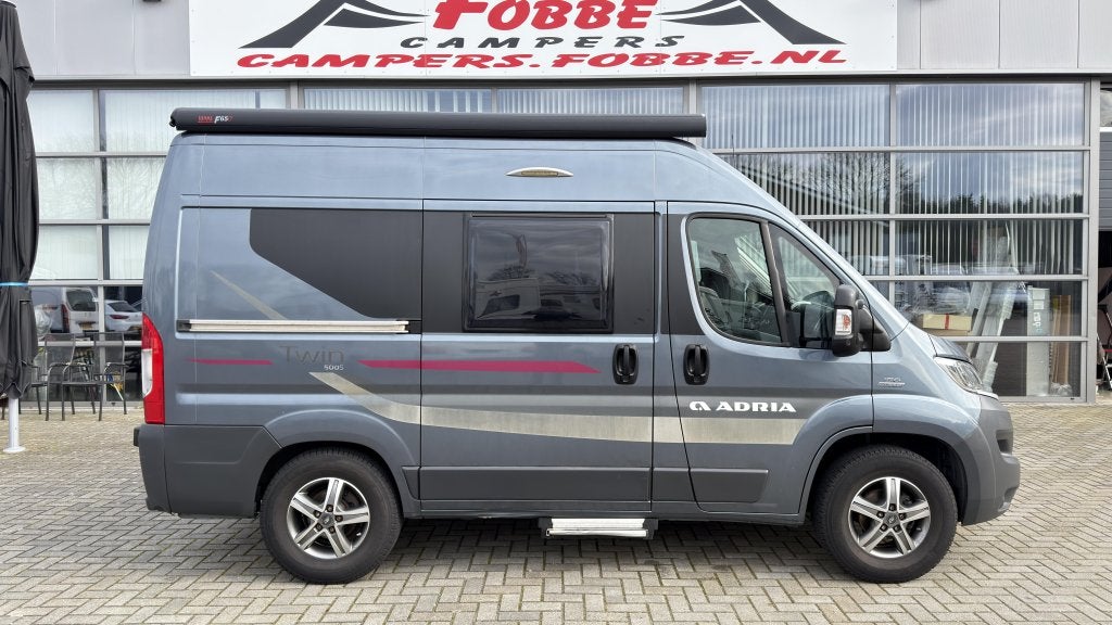 Slechts 4,96mtr De Adria Twin 500S 2015 2.3Mj 150pk 161dkm, Ringverwarming, Tot en met 2, ABS, Adria