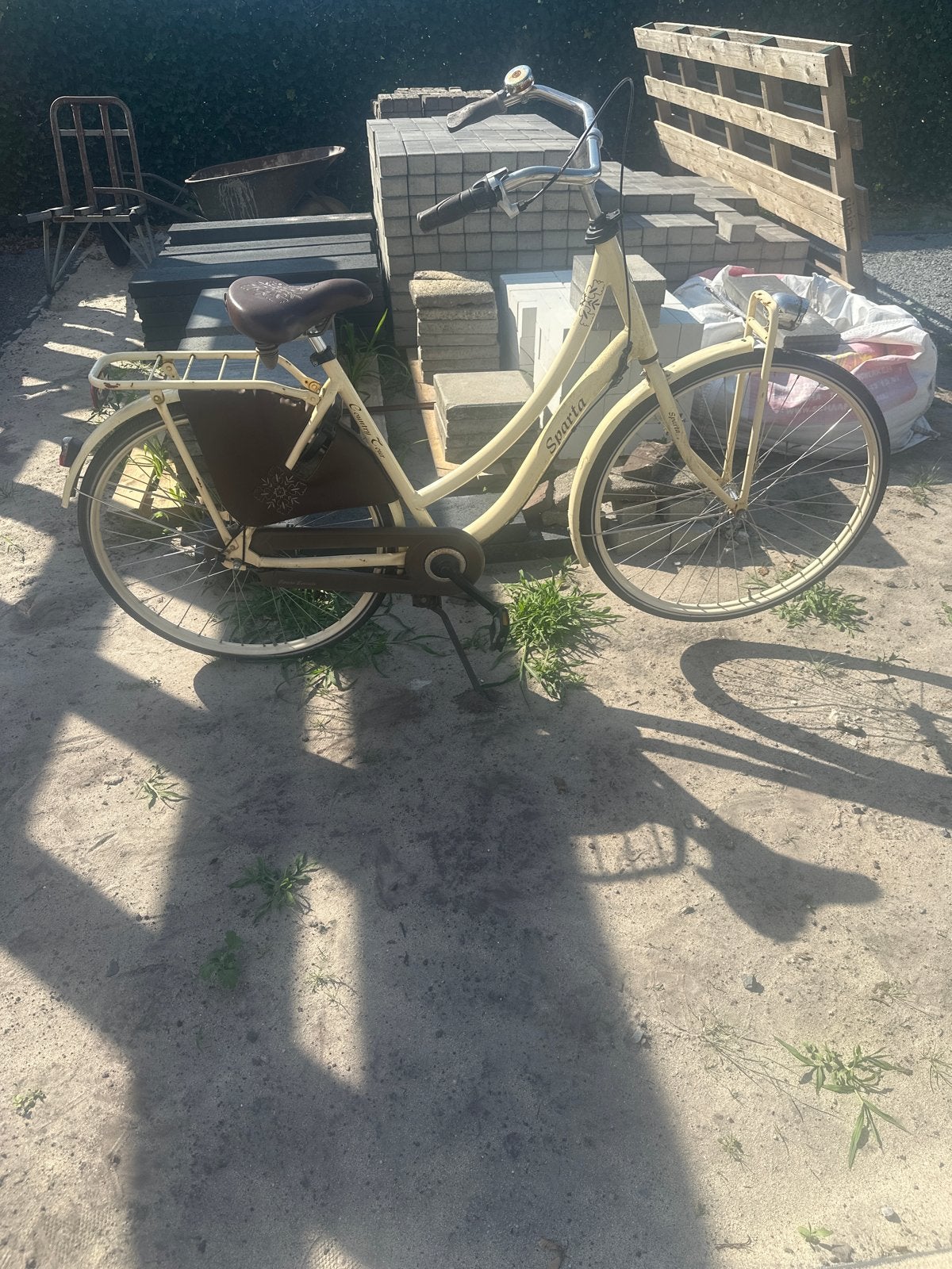 Sparta fiets met lekke achterband, Ophalen, Terugtraprem, Sparta, Versnellingen